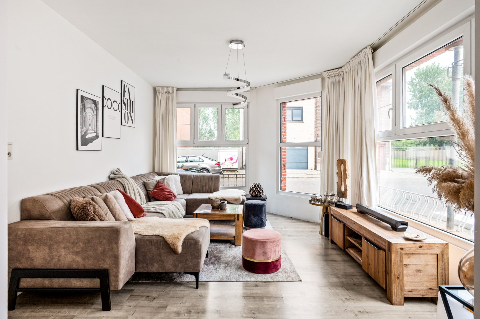 Instapklare woning met 5 slaapkamers en ruime garage op centrale ligging - foto 4