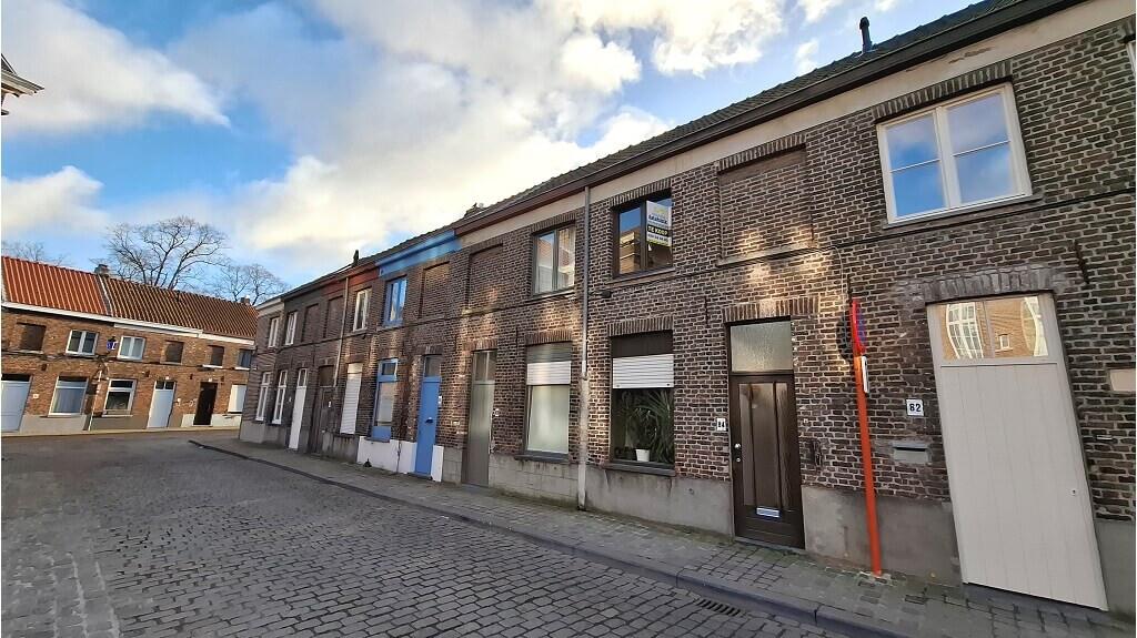 Comfortabele 2-slaapkamerwoning met Garage en Tuintje te koop in Brugge - photo 1