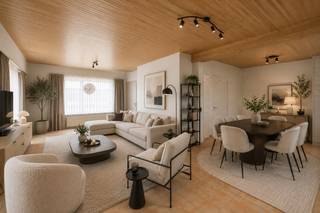 Op een rustige locatie met weinig passage, maar toch centraal gelegen in Zele, vindt u deze ruime halfopen bebouwing op een perceel van 300 m².<br /><br />Met een bewoonbare oppervlakte van 179 m² biedt deze woning alle ruimte voor een gezin. Dankzij een uitbouw die eind jaren '90 werd gerealiseerd, geniet u van extra leefruimte en telt de woning vandaag maar liefst 4 slaapkamers. Bovendien beschikt de woning over een garage, ideaal voor uw wagen, fietsen of extra opslagruimte.<br /><br />Ook op vlak van energie scoort deze woning uitstekend met een gunstig EPC B en zonnepanelen.<br /><br />Troeven van deze woning:<br />- Halfopen bebouwing<br />- 4 volwaardige slaapkamers<br />- Garage<br />- EPC B<br />- Zonnepanelen<br />- Centrale ligging nabij winkels, scholen en openbaar vervoer<br /><br />Een ideale gezinswoning voor wie op zoek is naar ruimte, comfort en een energiezuinige woning op een aangename locatie.<br /><br />Contacteer Senne voor een bezoek via 0499 47 10 68 of via senne@woonvast.be