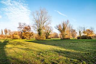 Op een rustige, doodlopende straat in het hart van Boom bevindt zich dit uitzonderlijk ruime en instapklare penthouse-appartement van maar liefst...
