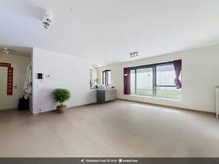 Bent u op zoek naar een gezellig en leuk appartement te huur in Kortrijk met 2 slaapkamers en een tuin dan is deze zeker iets voor u. Het appartement beschikt over een leuke tuin.<br /><br />INDELING:<br />- inkomhal met gastentoilet<br />- ruime leefruimte<br />- open keuken voorzien van alle toestellen<br />- leuke tuin volledig afgesloten<br />- badkamer voorzien van bad, dubbele lavabo en handdoekenverwarming<br />- 2 slaapkamers<br /><br />ALGEMEEN:<br />- autostaanplaats en kelderberging inbegrepen in de prijs<br />- centrale ligging<br />- gunstig EPC<br />- lichtrijk<br /><br />Interesse? Vraag zeker uw bezoek aan via www.dewaele.com!