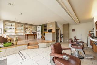 Handelshuis met 7 slaapkamers in het centrum van Stabroek!Bent u op zoek naar een ruime gezinswoning met de mogelijkheid tot werken aan huis?Dan is...