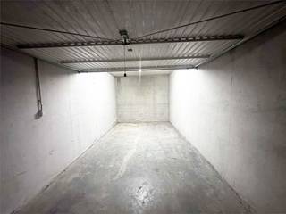 Makkelijk gelegen garagebox (G3), gelegen onder ‘Residentie De Burcht’ (verdieping -2), toegankelijk via de Pontstraat en de...