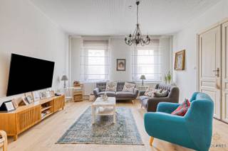 Opendeurdag 5 en 6 juli - inschrijven via www.polares.euDeze woning met vier slaapkamers ligt op een toplocatie, vlak bij het bruisende centrum van...