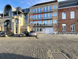 Dit volledig gerenoveerde appartement met uniek zicht op de Brugse reitjes is te huur in het centrum van Brugge. Het appartement telt twee...