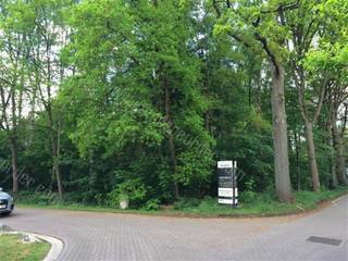 Denkt u ook om droomwoning te realiseren? Bel ons dan voor meer informatie betreffende dit royaal residenteel gelegen hoekperceel in de...