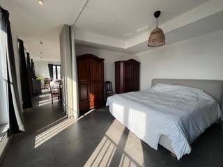 <p><span>Droomt ook u van een tête-à-tête bij zonsondergang met uniek zicht op de Schelde? Dan zal dit nieuwbouw hoek appartement op de 4de verdieping in loftstijl zeker bekoren! U beschikt over een lichte woonkamer met open keuken, deels open slaapkamer voorzien van verduisterende gordijnen en badkamer met douche. Aansluiting voor was/droogkast. Voorziening van lift, kelder en fietsen berging. - NIET GEMEUBELD -  Maandelijkse kosten: 100,- euro bevatten: onderhoud lift, onderhoud ventilatie, onderhoud cv, minuterie - EPC: 69.9 UC: 02649  - Huurwaarborg: 2 775 euro (3 maanden huur) -  Onmiddelijk beschikbaar - Type contract: Bepaalde duur - Adres: Plantinkaai  18/20 - 2000 ANTWERPEN - Voor de 360° tour en online verhuurafspraken ga naar www.abricasa.be!</span></p>