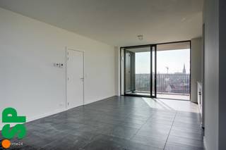 Het appartement heeft de volgende indeling: men komt binnen in de leefruimte voorzien van een eetkamer en een open volledig geïnstalleerde keuken (tegels, kasten, koelkast, spoelbak, vaatwasser, dampkap, inductievuur). Aangrenzend aan de leefruimte is een overdekt terras met buitenberging voorzien. Verder is er nog een bureelruimte, berging/wasplaats, ruime slaapkamer en badkamer met inloopdouche aanwezig.<br /><br />In het gebouw is een lift aanwezig.<br /><br />Mogelijkheid tot bijhuren ondergrondse autostaanplaats aan € 85 + € 12,10 algemene onkosten per maand. <br /><br />- € 50 algemene onkosten per maand (inclusief brandverzekering)<br />- EPC: 78 kWh/m²<br />- CV = Aardgas via vloerverwarming<br />- Huisdieren zijn bespreekbaar!<br /><br />Residentie "BELLE FONTAINE" is de allerlaatste fase van het unieke project op de terreinen van de voormalige Anco fabriek te Turnhout. Gelegen langs het kanaal Dessel-Schoten en aan de jachthaven 'De Nieuwe Kaai' biedt dit project zijn bewoners rustig wonen op een bijzonder fraaie locatie aan het water en in het groen. In de directe omgeving bevinden zich verschillende drank- en eetgelegenheden, winkels, haltes openbaar vervoer, enz.... De op- en afritten Turnhout-West en Turnhout-Centrum van de snelweg E34 Eindhoven-Antwerpen zijn nabij.<br /><br />Voor bijkomende informatie of een bezoek ter plaatse kan u steeds contact opnemen met Immo S|P op 014/59.10.20. of via info@immosp.be.