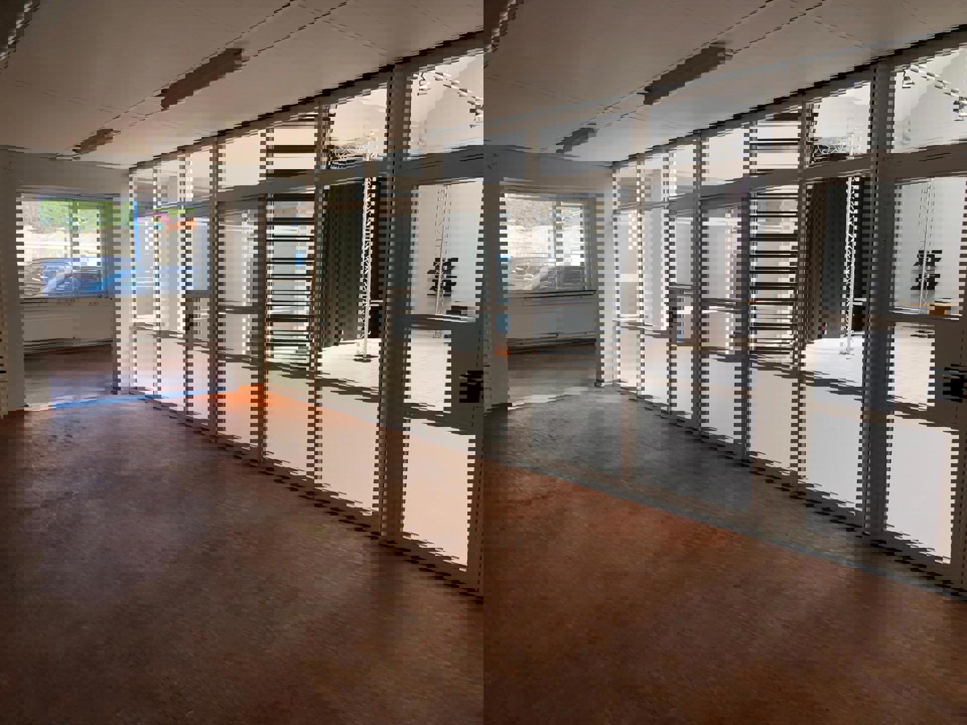 TE HUUR: Showroom + kantoor +/- 365m² - foto 3