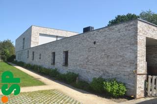 Unieke nieuwbouw woning bestaande uit inkom, geïnstalleerde keuken, leefruimte, 2 slaapkamers, badkamer, berging/ bureel, terras. Twee parkeerplaatsen. Bij dit concept hoort een gemeenschappelijk overdekt zwembad hiervoor komt de gemeenschappelijk kost op 55 euro per maand voor verwarming, onderhoud, ...<br />- EPP in aanvraag. <br />Voor bijkomende inlichtingen of een bezoek ter plaatse kan u ons contacteren op het nummer 014/51.95.00.