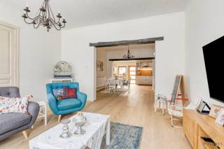 Opendeurdag 5 en 6 juli - inschrijven via www.polares.euDeze woning met vier slaapkamers ligt op een toplocatie, vlak bij het bruisende centrum van...