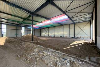 Deze moderne KMO-unit van 1190m² maakt deel uit van het KMO-park ‘Schipdonk’. Optioneel kan er bijkomend 200 m² kantoorruimte worden bij gehuurd.De...