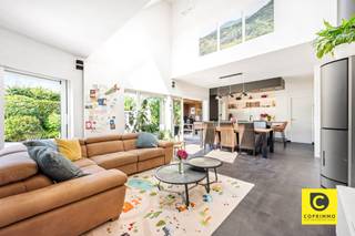 <p><span>Luxurious and energy-efficient living in Edegem: Stunning semi-detached home (208 m²) with a dream kitchen and sunny garden</span></p><p><span>Do you dream of a move-in-ready home where space, light, and elegance come together seamlessly? This high-quality semi-detached home of approx. 208 m² (see EPC) on a lot of approx. 397 m² offers it all. Located in a prime spot in Edegem, close to Fort 5, Hof ter Linden, UZA, schools, and major access roads, you’ll enjoy exceptional living comfort here. With solar panels on the roof, a double indoor garage, a fully equipped kitchen, a beautifully landscaped southwest-facing garden, and a well-thought-out floor plan upstairs, this home checks every box imaginable.</span></p><p><span> </span></p><p><span>Entrance &amp; Convenient Parking</span></p><p><span>The wide front of the home makes for a delightful entrance. The driveway easily accommodates two cars, and the home also features a spacious double garage for two more cars. In the garage, you’ll also find a convenient hookup for your washing machine. The entryway is equipped with a guest restroom and a practical storage area under the stairs, and provides direct access to both the living area and the garage.</span></p><p><span> </span></p><p><span>Bright Living Area &amp; Dream Kitchen</span></p><p><span>The spacious living area, featuring underfloor heating, forms the heart of the home. The natural light here is truly fantastic thanks to the large sliding windows and the unique skylight, equipped with electrically operated Velux windows and built-in sunshades. An attractive focal point in the living area is the "Stûv" wood-burning stove.</span></p><p><span> </span></p><p><span>The open-concept kitchen is a true paradise for cooking enthusiasts. The massive kitchen island, stylishly finished with a high-quality Dekton countertop, features an extra-wide 6-zone cooktop and a massive 90-cm oven. The kitchen is further equipped with high-quality built-in appliances, including a steam oven, combination microwave, dishwasher, refrigerator, and freezer, all surrounded by an abundance of cabinet space. Adjacent to the kitchen is a convenient pantry that leads to the garage. In addition, the living area features a climate-controlled, extra-insulated storage room that serves perfectly as a luxury wine cabinet.</span></p><p><span> </span></p><p><span>Outdoor Living: Southwest-Facing Garden &amp; Outdoor Kitchen</span></p><p><span>Through the large sliding window, you step right into the sun-drenched garden (approx. 175 m²), which faces southwest. Here, you can enjoy the sun all day long in complete privacy. A real showstopper is the covered patio with a semi-open outdoor kitchen—the ideal spot for long summer evenings and cozy barbecues with friends and family. An electric awning provides plenty of shade.</span></p><p><span> </span></p><p><span> &amp; Bedrooms and Double Bathroom</span></p><p><span>On the upper floor, the landing with a separate toilet provides access to three full-sized bedrooms. The master bedroom is an impressive suite measuring approximately 31 m², featuring a beautiful custom-built walk-in closet and air conditioning for an optimal sleeping environment. The two remaining bedrooms, each approximately 13 m², are also exceptionally spacious and fully furnished.</span></p><p><span> </span></p><p><span>Adjacent to the master suite is a cleverly designed bathroom concept that is bathed in light thanks to two electrically operated skylights. The space is divided into two distinct zones that can be separated by a convenient sliding door. On one side, you’ll find an en-suite area with a spacious walk-in shower and a double vanity, and on the other, a second bathroom area equipped with a relaxing bathtub (including a shower screen) and an additional vanity. This flexible layout gives you the feeling of having two separate bathrooms: ideal for keeping the morning rush running smoothly or for welcoming guests in complete privacy.</span></p><p><span> </span></p><p><span>Highlights:</span></p><p><span>- Exceptional space: Approx. 208 m² of living area with 3 large bedrooms (31 m², 13 m², and 13 m²).</span></p><p><span>- Sustainable &amp; Energy-efficient: Equipped with solar panels for worry-free energy bills.</span></p><p><span>- Convenient parking: Double indoor garage + driveway for 2 additional cars.</span></p><p><span>- Culinary features: Kitchen with Dekton countertop, island, 6-zone induction cooktop, steam oven, and wine cooler.</span></p><p><span>- Sun-drenched garden: Southwest-facing (approx. 175 m²) with a covered outdoor kitchen.</span></p><p><span>- Flexible luxury: Master suite with walk-in closet, air conditioning, and a smart dual-bathroom layout.</span></p><p><span>- Prime location in Edegem: Excellent Mobiscore (8.4) near green spaces, schools, and the A12/E19.</span></p><p><span> </span></p><p><span>In short: a high-quality, surprisingly spacious family home where you’ll want for nothing. Schedule a viewing today and let yourself be enchanted!</span></p>