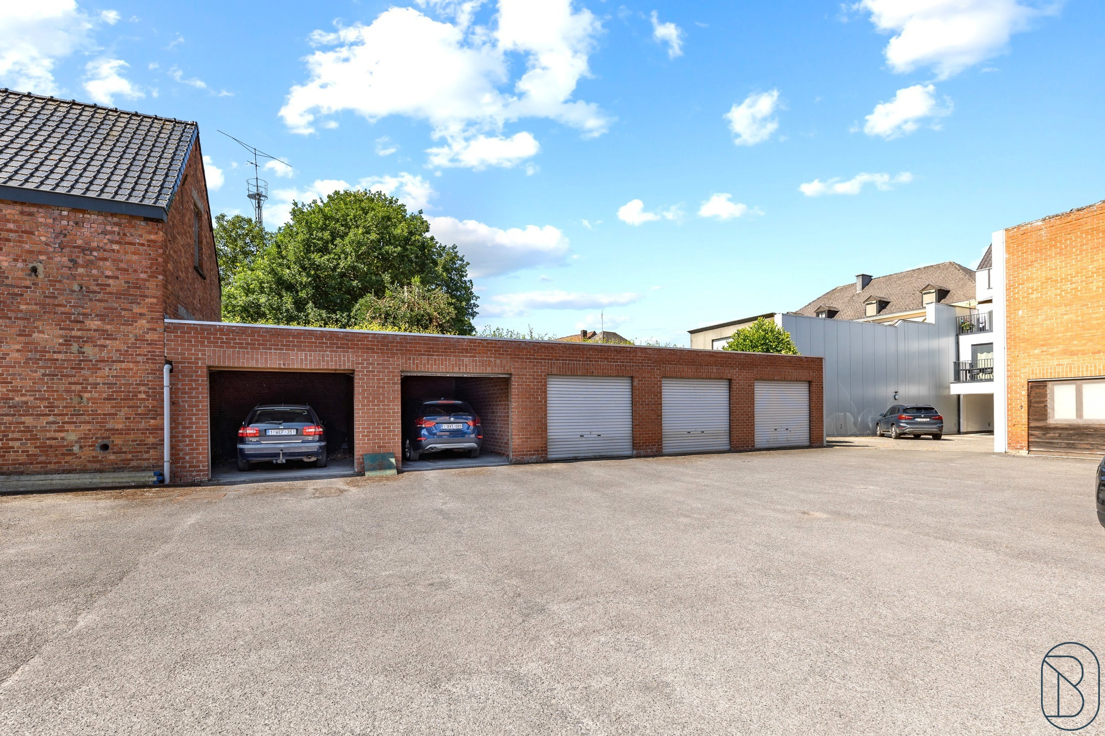 Opbrengsteigendom (winkel + 2 app), parking en 10 garages - foto 4