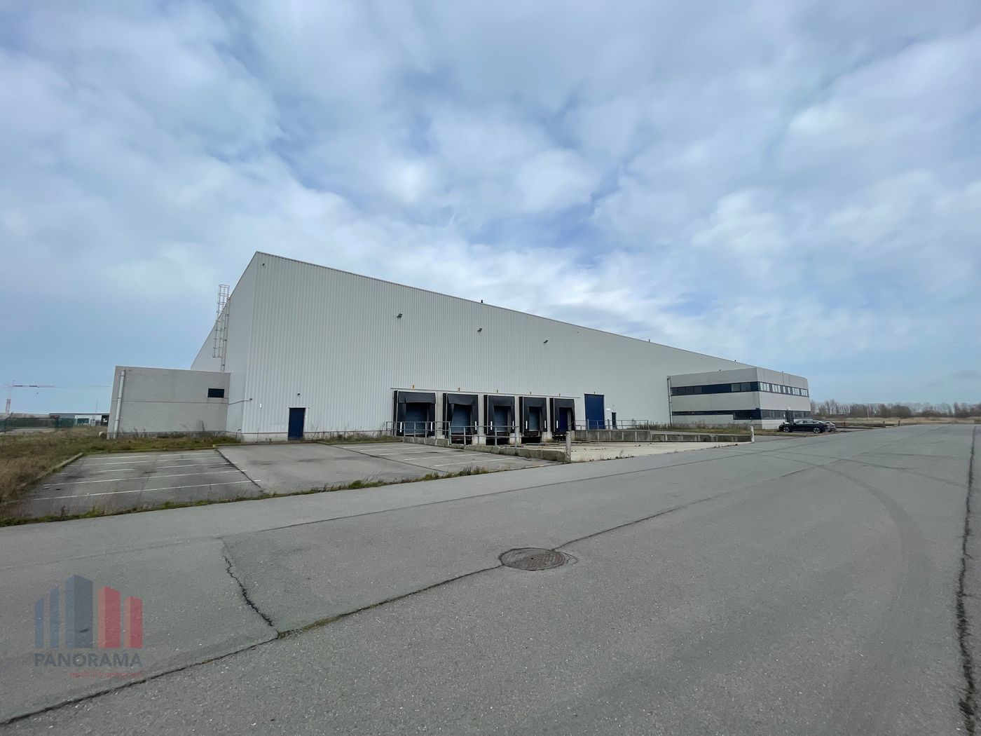 Logistiek magazijn met kantoor te huur in Oostende - foto 2