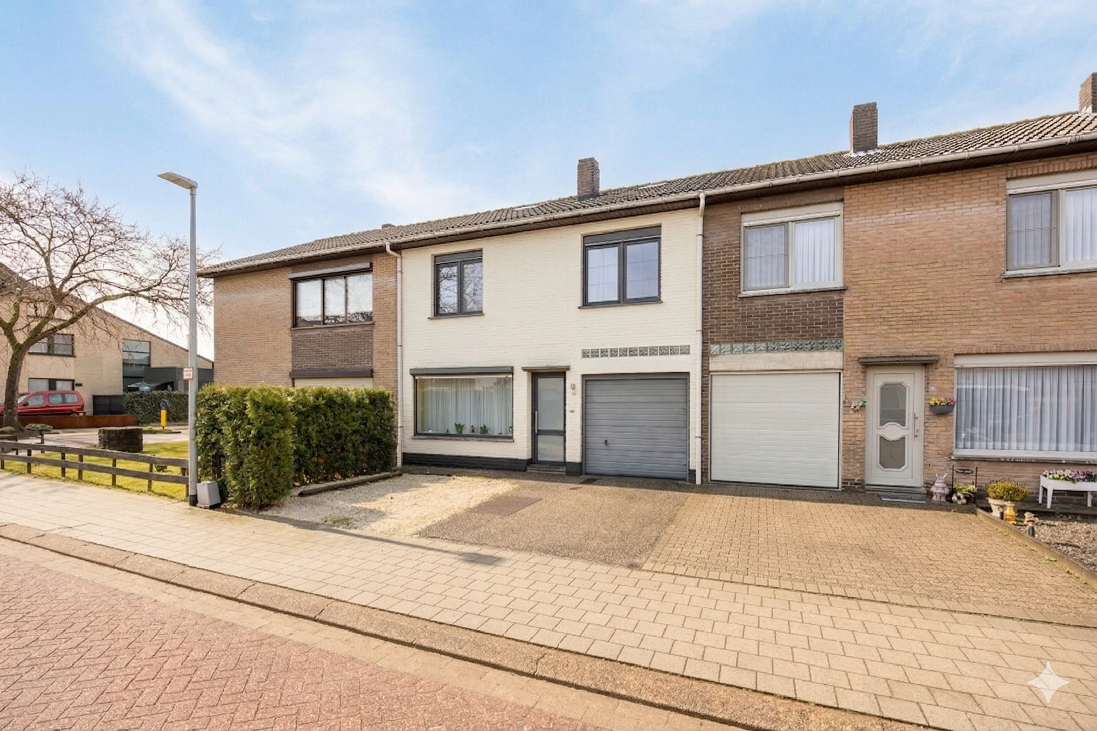 Gunstig gelegen woning met drie slaapkamers en garage - foto 2