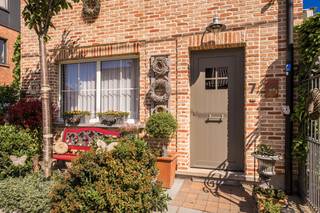 Deze mooie halfopen bebouwing vinden we terug in de Hoogstraat in Kluizen, en dit op een terrein van 321m².De woning werd opgericht in 1953, en werd...