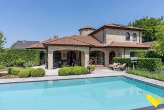 Uitzonderlijke Spaanse villa met zwembad op royaal perceel!Deze uitzonderlijke villa bevindt zich op enorm perceel van maar liefst 44a50ca.Vanwege de...