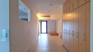 Op slechts enkele minuten wandelen van het station van Sint-Niklaas ligt dit ruime loftappartement van ca. 120 m². De grote open leefruimtes en...