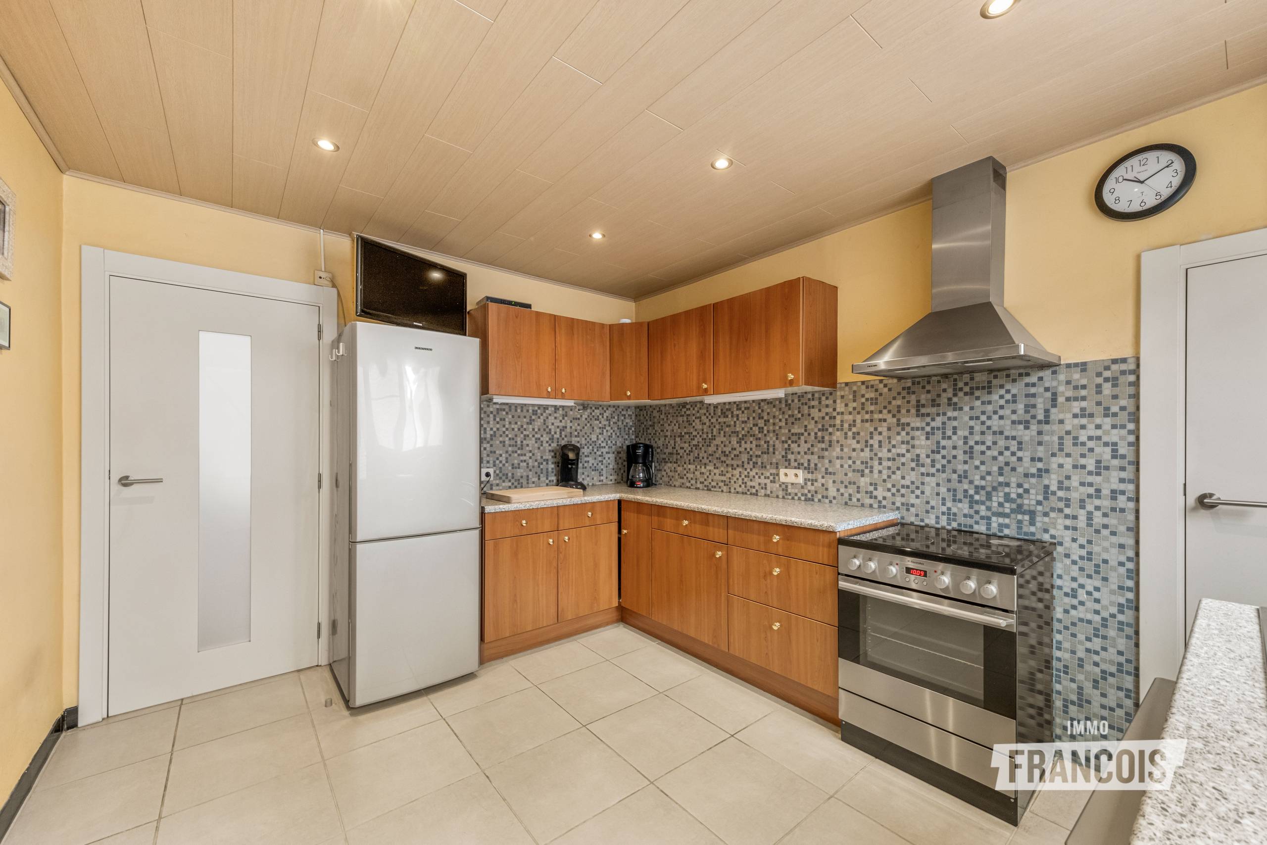 Gezinswoning met 3 slaapkamers en tuin vlakbij het station te koop te Oostkamp - foto 5