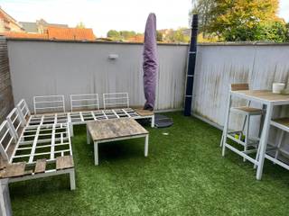 Maison récente (2018) 2-façades avec garage, située dans le centre de Sterrebeek.Rez-de-chaussée: garage (30m²) pour 2 voitures, débarras / buanderie...