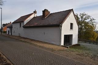 Century21ImmoNero proposes this spacious, charming house in Saint-Agatha-Rode, enjoying a beautiful views and with living area of 222m² + Garage...