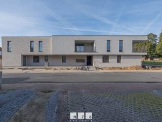 <p><strong>RESIDENTIE DE SPAR: IN HET CENTRUM VAN ELEN BIEDEN WE 13 ENERGIEZUINIGE NIEUWBOUWAPPARTEMENTEN TE HUUR AAN.<br /><br /><span>WERKWIJZE HUURDOSSIER<br /></span></strong><span>Interesse? Surf dan zeker naar onze advertentie via https://www.groepn.be/appartement-te-huur-in-dilsen-stokkem/7883077.<br />Uw kandidatuur kan ingediend worden via</span> https://mijnhuurprofiel.be/whise/7883077?subdomain=n78-vastgoed.<span><br />Aanvaarding gebeurt steeds in overleg met de verhuurder op basis van de gevraagde gegevens en documenten.</span><strong><br /><br />ALGEMEEN<br /></strong>Het project omvat 13 appartementen met 2 slaapkamers en 1 appartement met 3 slaapkamers. Alle appartementen zijn voorzien van een ruim terras én een privatieve carport.<br /><strong><br />INDELING <br /></strong>Het gebouw bestaat uit een gelijkvloerse verdieping met 7 appartementen en een eerste verdieping waar zich eveneens 7 appartementen bevinden. Alle appartementen zijn volledig ingericht en voorzien van alle comfort. <br /><br />De appartementen zijn voorzien van een inkomhal, apart toilet, ruime woonkamer met open geïnstalleerde keuken, berging, 2 of 3 slaapkamers en een mooi, ingerichte badkamer. Alle appartementen beschikken over een ruim terras en de gelijkvloerse appartementen hebben bovendien aansluitend een private tuin.<br /><br /><strong>ZONNEPANELEN</strong><br />Alle appartementen zijn voorzien van privatieve zonnepanelen die aldus aangesloten zijn op het betreffende appartement. De appartementen zijn bijzonder energiezuining en hebben een max. E-peil van E10. Als huurder geniet u dus van een lage energiefactuur. <br /><br /><strong>CARPORTS & PARKEERPLAATSEN</strong><br />Elk appartement beschikt over zijn eigen privatieve carport. Bovendien zijn er nog 7 buitenparkings beschikbaar die kunnen bijgehuurd worden. <br /><strong><br />WERKWIJZE HUURDOSSIER<br /></strong>Interesse? Surf dan zeker naar onze advertentie via<br />Uw kandidatuur kan ingediend worden via<br />Aanvaarding gebeurt steeds in overleg met de verhuurder op basis van de gevraagde gegevens en documenten.<br /><br /><strong>HUURPRIJZEN EN BELANGRIJKE HUURINFO <br /></strong>- Maandelijkse huurprijs: 945 EUR tot 1.075 EUR per maand, afhankelijk van het appartement.<br />- Gemeenschappelijke kosten: 75 EUR of 85 EUR per maand, afhankelijk van het appartement.<br />- Huurwaarborg: 3 maanden huur.<br />- Gewenste duur huurcontract: in onderling overleg.<br />- Onmiddellijk beschikbaar.<br />- Kosten plaatsbeschrijving in- én uitrede zijn voor de helft ten laste van de huurder.<br />- Verschillende oppervlaktes beschikbaar.<br /><br />Bekijkt u deze advertentie via een aanverwante vastgoedsite, surf dan zeker naar onze website <strong>www.N78vastgoed.be</strong> voor een uitgebreide beschrijving en foto's. <strong>Meer info: +32 (0)491 53 54 24 of silvia@N78vastgoed.be.</strong></p>