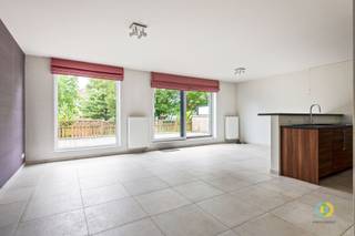 Within walking distance of the center of Vilvoorde is this ground floor apartment with garden. The apartment is located in a small building...