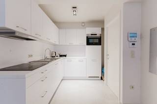 Location:<br />This ready-to-move-in 2-bedroom apartment is located in a prime location in the center of Ghent. It is situated on a small and very quiet side street, but once you leave this street, you are on St. Michielshelling, De Poel, Korenmarkt, in short, the bustling city life.<br />Shops, restaurants, coffee bars, public transport, etc. are all just a few steps away.<br />This is also a dream location for students: all campuses are easily accessible on foot or by bike.<br /><br />Layout:<br />This apartment is located on the first floor. You enter through the entrance hall with access to the first bedroom, bathroom with shower, and TV room. <br />There is also an open kitchen with space for a dining table and a storage room. <br />Adjacent to this is the second bedroom. <br />The kitchen is fully equipped with all appliances, and the bathroom has a shower and washbasin. <br />In short, this is an ideal apartment as an investment, for students, as a starter home, or for people who really want to live in the heart of Ghent.<br /><br />This apartment is currently rented out.<br /><br />Contact us for a visit or if you have any questions at 0472 01 51 51.