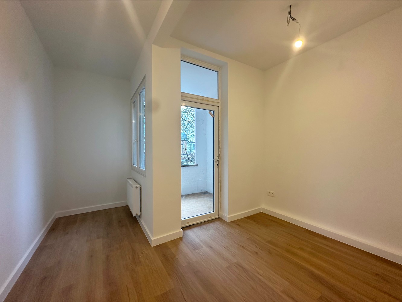 Volledig gerenoveerd appartement met twee slaapkamers op de grens van Borgerhout en Berchem! - foto 3