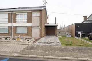 In de rustige wijk "Het Kraaienhof", vindt u deze te renoveren, kloek gebouwde woning terug op een perceel van 442 m² met een bewoonbare...