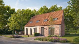 <strong>Wonen in Zomereind: tussen rust, natuur en toekomstgericht comfort</strong><br />Deze woning maakt deel uit van Zomereind, een nieuwe woonwijk in Hechtel-Eksel waar rust en natuur de hoofdrol spelen. Je woont hier op een unieke locatie, aan de rand van Nationaal Park Bosland – een uitgestrekt natuurgebied vol bos, heide en avontuur.<br />Met drie slaapkamers, een private tuin en een energie-efficiënte afwerking is deze woning ideaal voor wie bewust wil wonen, dichtbij de natuur én het dagelijks leven.<br /><br /><strong>Energie-efficiënt wonen</strong><br />Alle woningen in Zomereind worden energie-efficiënt gebouwd. Dat betekent: een optimaal geïsoleerde woning, voorzien van duurzame technieken zoals ventilatiesystemen, zonnepanelen en warmtepompen.<br />Je woont hier niet alleen comfortabel, maar ook met een lage energiefactuur en een minimale ecologische voetafdruk. Dankzij de doordachte bouwmethodes is je woning klaar voor de toekomst — én voor de strenger wordende energienormen.<br /><br /><strong>Bosland, jouw achtertuin</strong><br />Zomereind ligt midden in Bosland, het grootste avonturenbos van Vlaanderen en sinds 2023 erkend als nationaal park. Met meer dan 6.500 hectare aan bossen, duinen, heide en valleien vormt Bosland een groene long in het noorden van Limburg.<br />Het is een plek waar gezinnen tot rust komen, kinderen ravotten tussen de bomen, en natuurliefhebbers hun hart ophalen aan de biodiversiteit en eindeloze wandelroutes. Hier woon je letterlijk in het groen, met het bos als decor van je dagelijkse leven.<br /><br /><strong>Leefbare rust, verbonden met alles</strong><br />Zomereind is een wijk waar kinderen veilig buiten kunnen spelen, waar buren elkaar écht kennen, en waar het tempo van de natuur voelbaar is in het dagelijks leven. Wandel- en fietspaden verbinden je woning met groene speelzones, het centrum van Hechtel-Eksel en de omliggende natuur.<br />Tegelijk woon je verrassend centraal. Scholen, supermarkten, bakkers en horeca zijn vlot bereikbaar per fiets. Via de N74 rijd je in geen tijd naar Lommel, Hasselt of Eindhoven. Ook openbaar vervoer is voorzien, met een bushalte op wandelafstand.<br /><br /><strong>Zomereind voelt meteen als thuis</strong>
<ul>
<li>Wonen aan de rand van Nationaal Park Bosland</li>
<li>Energie-efficiënte nieuwbouwwoning in een groene en verbonden buurt</li>
<li>Drie slaapkamers en een private tuin</li>
<li>Afwerking op maat – jij kiest de materialen en inrichting</li>
<li>Verkeersluw en kindvriendelijk ingericht</li>
<li>Op fietsafstand van scholen, winkels, horeca en cultuur</li>
<li>Uitstekend bereikbaar met wagen én openbaar vervoer</li>
</ul>
Geïnteresseerd?<br />Wil je meer weten over deze woning? Neem contact op met Kolmont via T. +32 (0)11 211 211 of vul het contactformulier in. Onze bouwadviseurs staan klaar om je verder te helpen.<br /><br />Meer info via www.zomereind.be