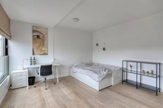 <p><span>Are you looking for a safe and profitable investment or a place to buy for yourself or your children? <br />Then this ready-to-use and renovated apartment a few steps away from the station and right in the heart of Leuven's historic center might be a real opportunity for you. <br />This bright apartment on the fifth floor of a well-maintained residence, called “Residentie Binnenhof”, built in 1968, is centrally located but quiet. This property has a habitable surface of 64</span><span><sup>m2</sup></span><span></span><span> and comprises an entrance hall, a cosy living room with adjacent fully fitted kitchenette, a bathroom with shower and toilet and 2 full-size bedrooms. <br />In short, this ready-to-use and bright apartment with 2 large bedrooms is definitely worth a visit. For quick decision makers. </span></p><p><span> </span></p>