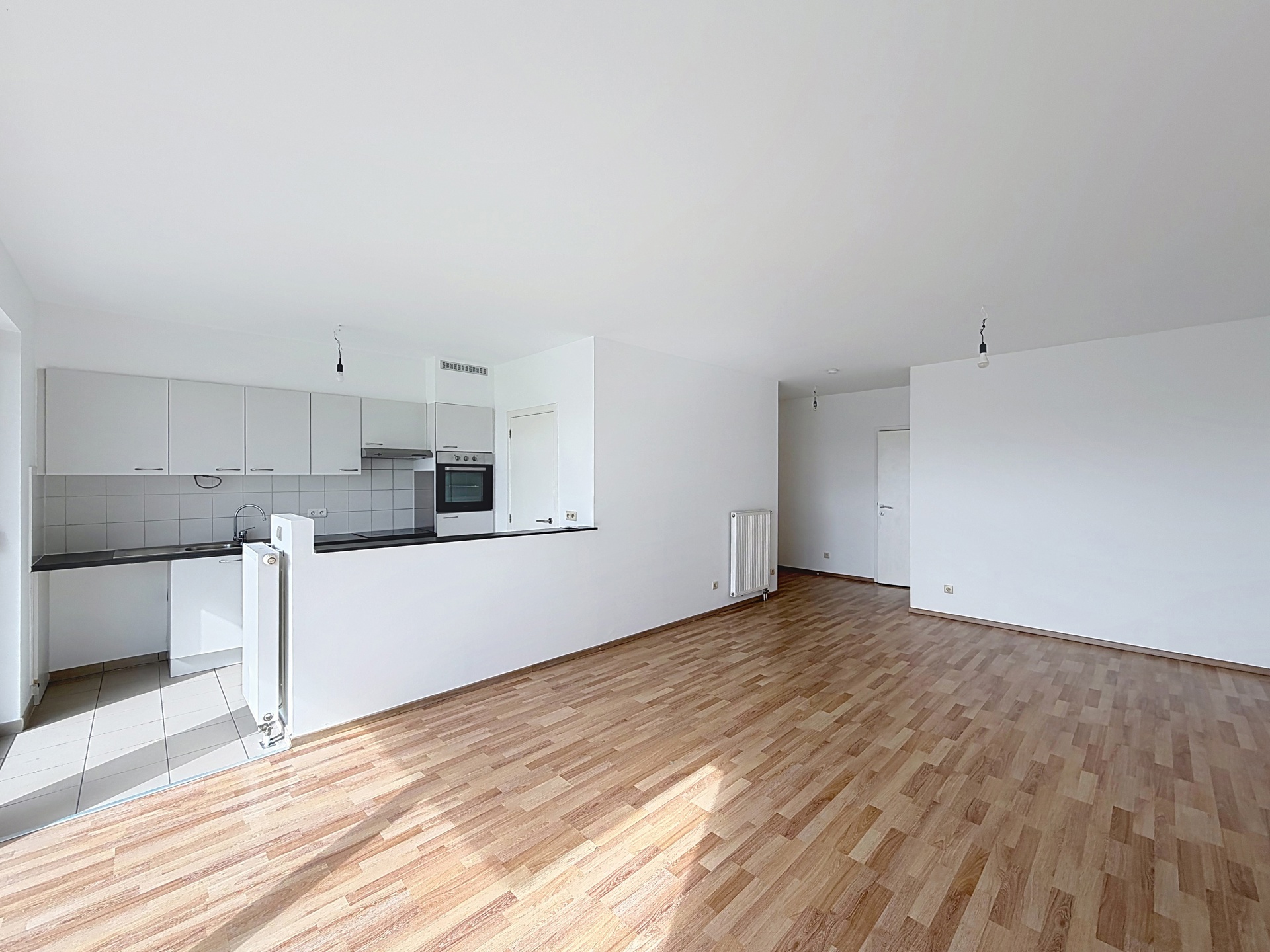 Opgeknapt appartement met 2 slaapkamers - foto 3