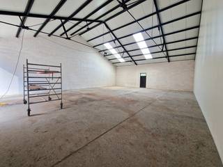 Gelegen in de "Busschotse Woon - Werk Site" langsheen de Kleine Steenweg te Booischot kunnen we woning met uitzonderlijk ruime magazijnruimte /...