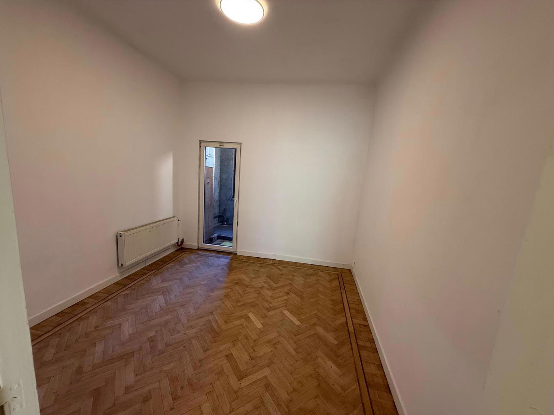 Volledig gerenoveerd 1-slaapkamerappartement - foto 3