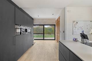 U kunt een BOD uitbrengen op deze woning, rekening houdend met de AANVANGSPRIJS van € 429.000,00 , elk hoger BOD wordt voorgelegd aan de eigenaars...