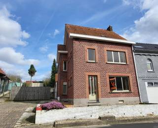 VRIJ 20/3 is de woning VRIJ TE BEZOEKEN tussen 16.00 - 18.00 ZONDER AFSPRAAK Te renoveren woning met veel charme en ruime tuin op 671 m². Op zoek...