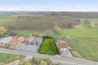 Dit perceel van 731m² is gelegen in een rustige straat nabij het centrum van Aartrijke.Deze bouwgrond combineert zijn goede bereikbaarheid met een...