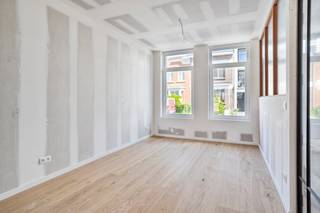 This unique mansion is located on the Van Den Hautelei in Deurne-Zuid, near the popular Boekenberg Park. They are completely renovating this mansion and combines authentic elements with a modern look. Thanks to all the new techniques, such as a heat pump, green roof, etc. you are achieving a very good energy level here. <br /><br />Deurne-Zuid is a fantastic location to live: green and easily accessible! Shops, schools and public transport are within walking distance. Both Boekenberg Park and Te Boelaerpark are in the immediate vicinity. The city center of Antwerp is also quickly accessible by tram or bike. <br /><br />Layout of the house in Deurn: <br />- Entrance hall <br />- cozy dining area on parquet flooring <br />- fully equipped open kitchen with a view over the garden<br />- living room with extra high ceiling and large windows<br />- separate guest toilet on the ground floor <br />- sunny, west-facing city garden <br />- 2 bathrooms <br />- 4 bedrooms<br /><br />Are you looking for a unique home that has authentic elements but the comfort of a new-build home. Do you also have space and an excellent location above? Then this mansion is definitely worth a visit. For more information or a free estimation of your property, contact our real estate office in Deurne: call 03/666.66.66 or email deurne@dewaele.com. <br /><br />Register of measures: no