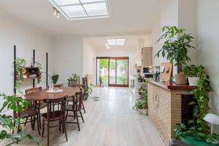 In de Sint-Rumoldusstraat in Mechelen bevindt zich deze charmante huurwoning met drie slaapkamers en een zonnige stadstuin. De woning verwelkomt...