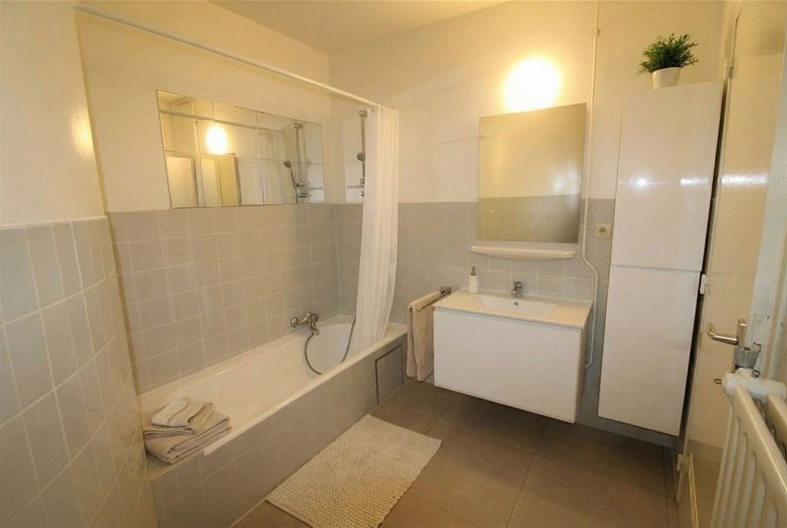 instapklaar gelijkvloers app aan stadsrand - voortuintje - 2 slaapks  - foto 4