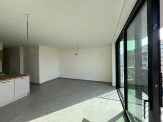 Modern nieuwbouwappartement met 2 slaapkamers gelegen aan de Nieuwpoortsesteenweg in het centrum van Oostende, op wandelafstand van winkels,...
