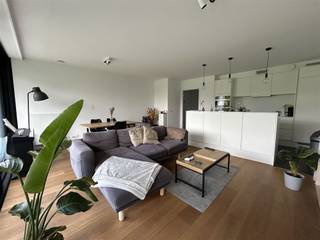 Gezellig appartement met terras en autostaanplaatsHet is een lichtrijk appartement gelegen op de eerste verdieping van het gebouw. De open leefruimte...