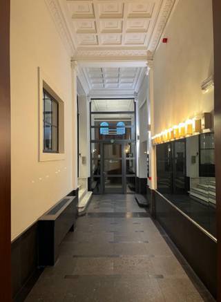 Kantoor te huur in één van de bekendste straten van Brussel in een hoogstaand gebouw met een moderne ingang en hoge plafonds. Goede bereikbaarheid...