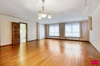 Ruim en licht appartement met 3 slaapkamers en 2 terrassen Dit aangename appartement bevindt zich in een rustige, groene buurt met...