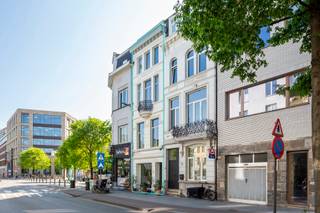 Hippe stadswoning aan de Troonplaats met buitenruimteBent u op zoek naar een tip-top gerenoveerde woning op toplocatie?Dan is deze woning beslist...
