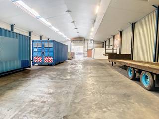 Bâtiment industriel de 2 095 m² sur environ 4 500 m² situé dans la zone industrielle Nijverheidsstraat- Meentak à...