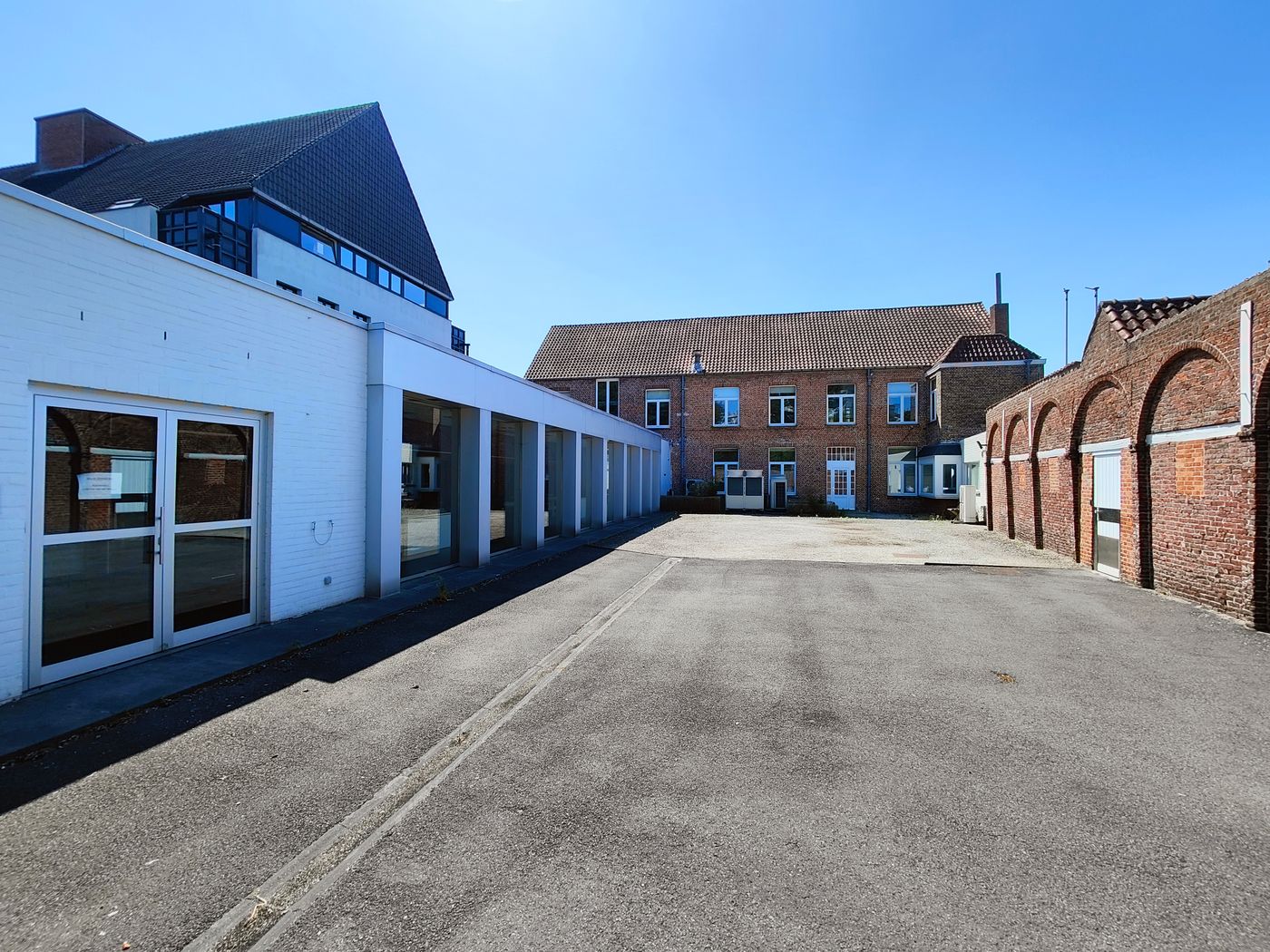 Kantoorgebouw met binnenkoer langs Baron Ruzettelaan - photo 4