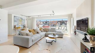 Bel appartement en duplex de 127 m² comprenant 3 chambres à coucher à part entière, situé dans une rue calme dans le prolongement de l'avenue...